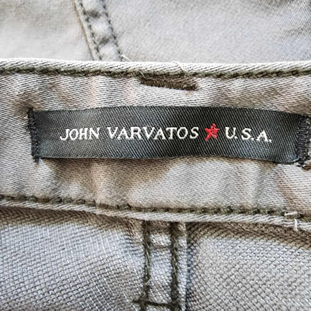 John Varvatos Bowery Straight Fit Jeans in Shark Size 30